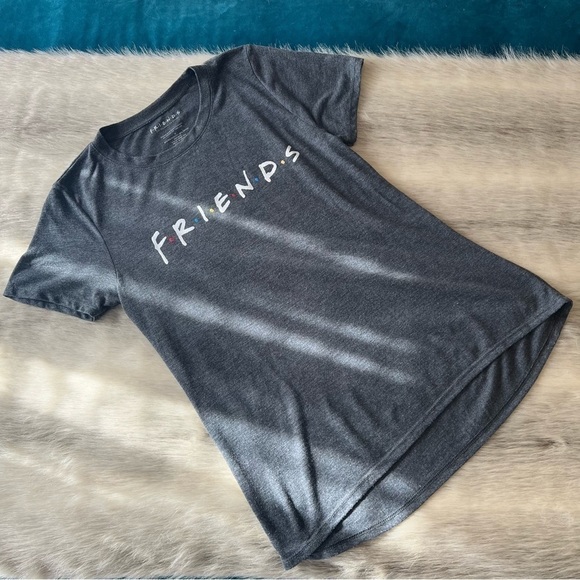 Tops - FRIENDS Retro Short Sleeve V-Neck M T-Shirt Gray Logo